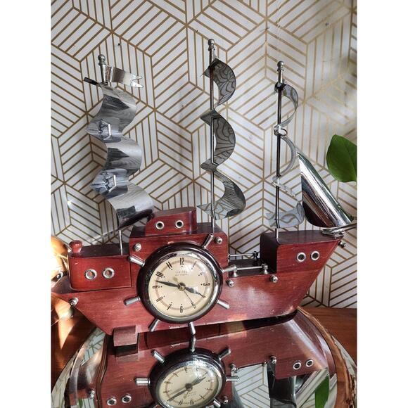 Vintage Wooden Uniter Clock Corp Ship Mantel Clock